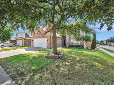 6369 Redeagle Creek Drive, Fort Worth, TX 76179