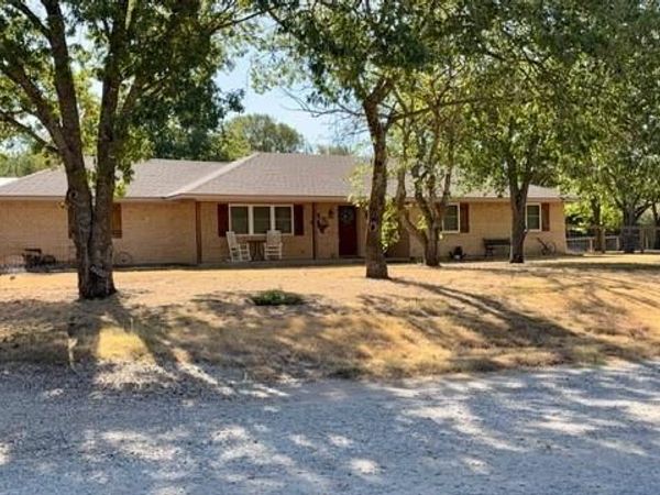 328 County Road 4664 , Leonard, TX 75452