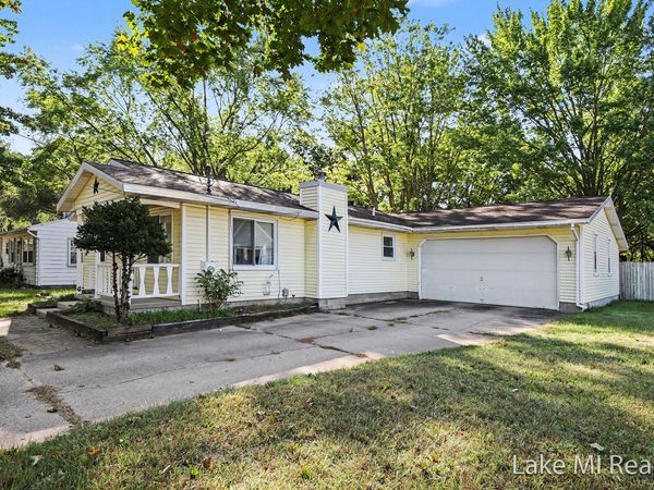 102 Sluyter Street SE, Kentwood, MI 49548