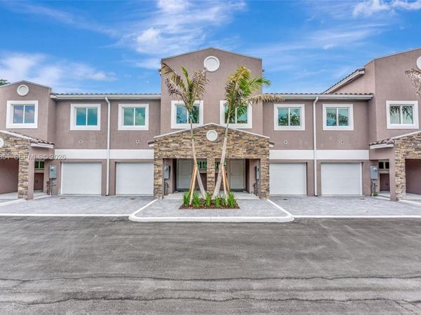 1533 NW 94th Way , Coral Springs, FL 33071