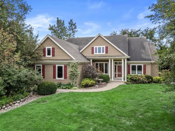 12629 Blue Stem Trl, Caledonia, WI 53108