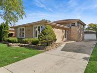 9427 Merrill Avenue, Morton Grove, IL 60053 primary photo
