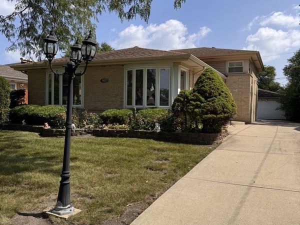 9427 Merrill Avenue , Morton Grove, IL 60053