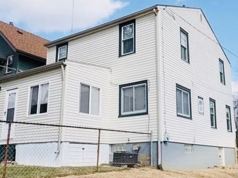2176 10th Street SW, Akron, OH 44314 Photo 2