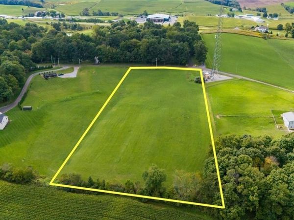 Spooky Hollow Road , Sugarcreek, OH 44681