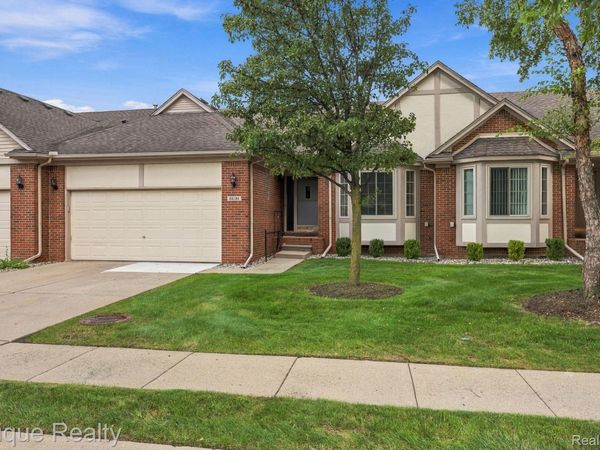 28181 Cottonwood Court , Unit 31, Chesterfield Township, Mi 48047