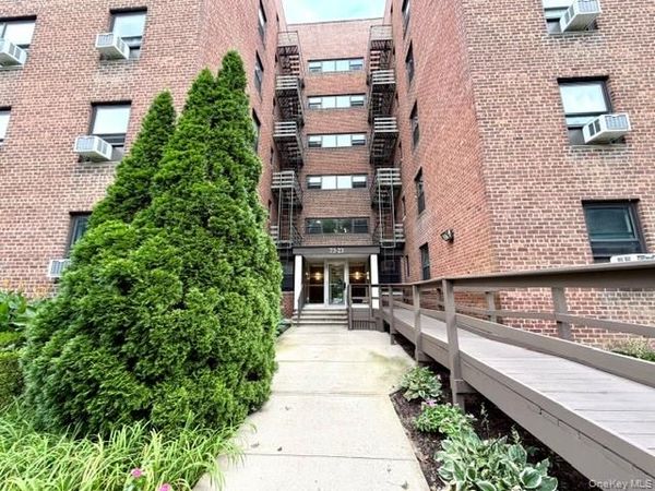 73-23 210th Street , Unit 6C, Bayside, NY 11364