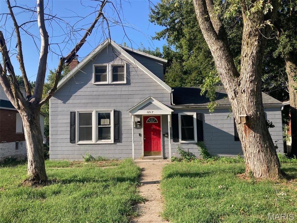 1217 W High Street, Jefferson City, MO 65109 Main Photo