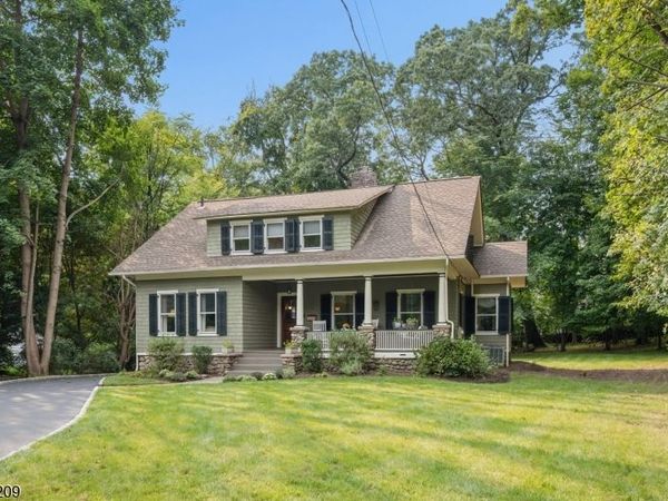 29 Beech Rd, Glen Rock, NJ 07452