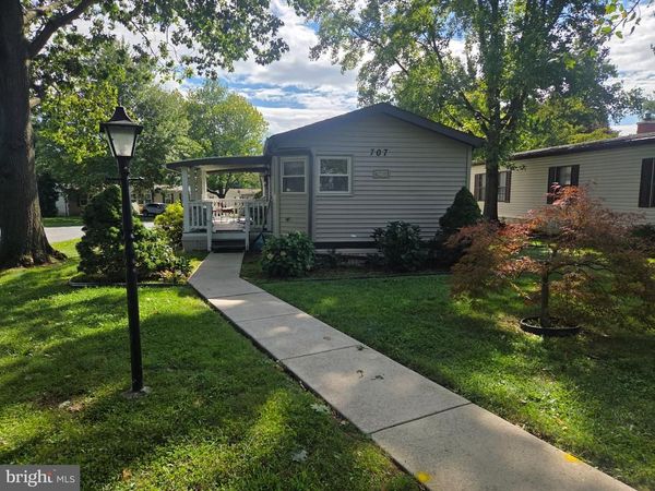 707 FALLON DRIVE , LANCASTER, PA 17601
