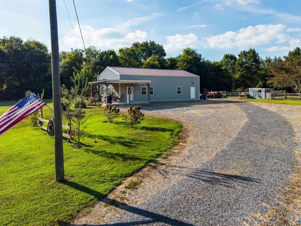 705 Vines Street, Arab, AL 35016