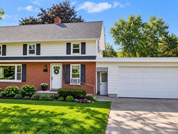 1043 N Monroe Street, Waterloo, WI 53594