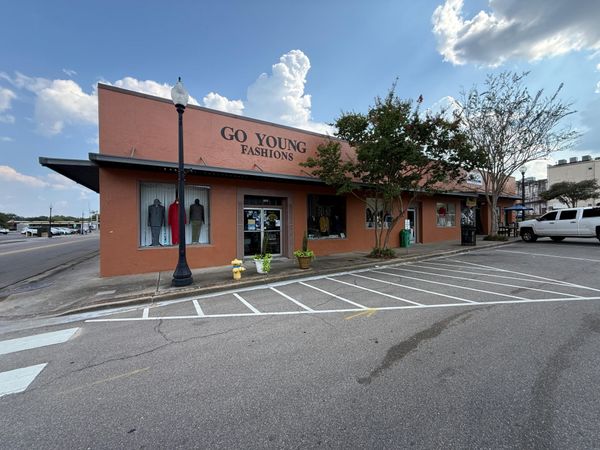 123-125 E Pine St., Hattiesburg, MS 39401