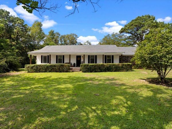 91 County Road 23, Laurel, MS 39443