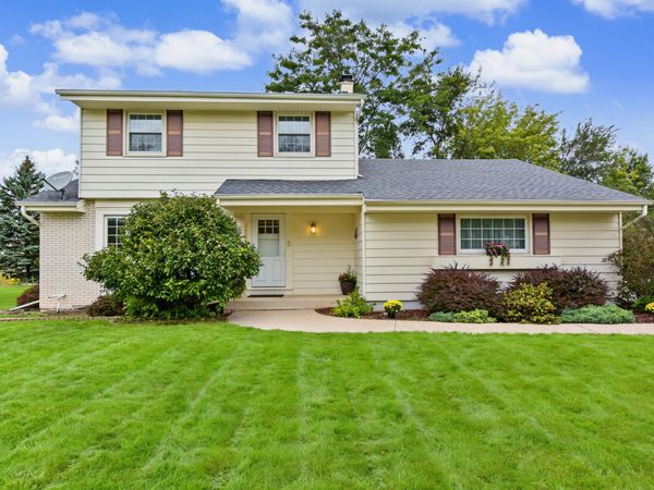 14000 W Wilbur Dr, New Berlin, WI 53151