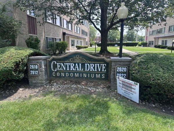 2612 Central Drive , Unit 1N, Flossmoor, IL 60422