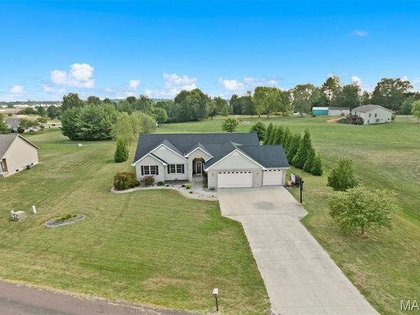 20 Glory Drive , Highland, IL 62249