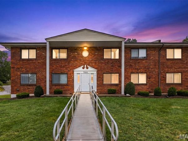 7904 Camelot Lane, Unit 1, St Louis, MO 63123