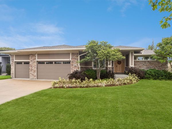 8916 NW 73rd Place, Johnston, IA 50131