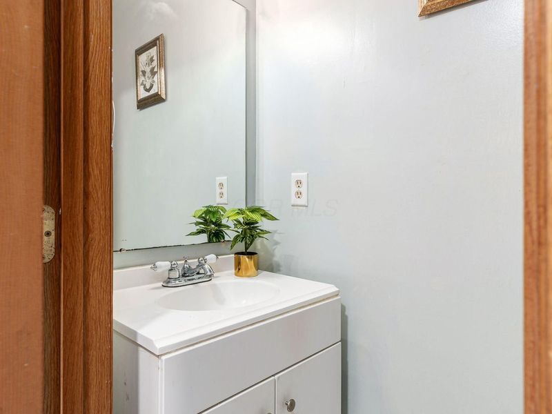 493 Foxtrail Circle E, Westerville, OH 43081 Photo 8