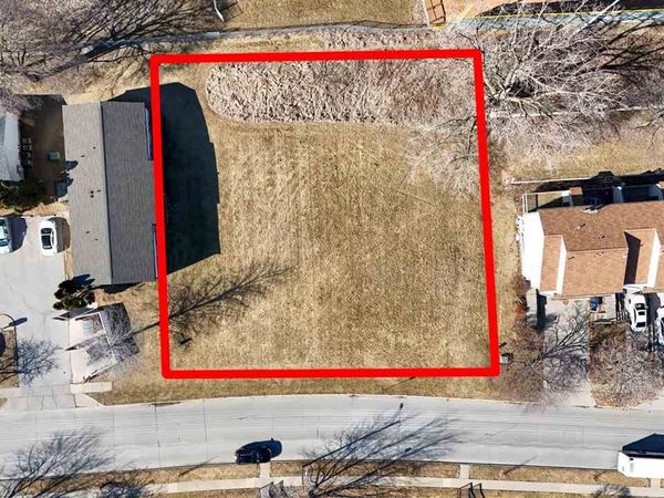 701-711 Westwinds Drive, Iowa City, IA 52246