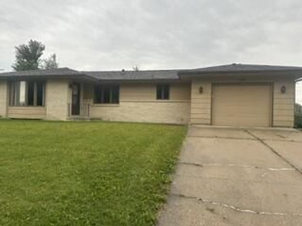 109 Lynwood Drive, Huxley, IA 50124