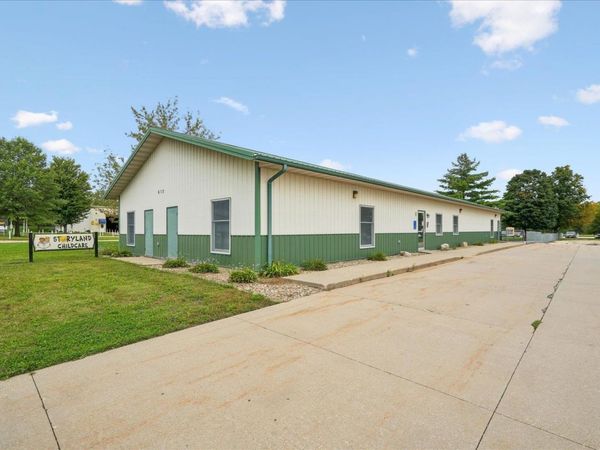 613 Grant Street, Manchester, IA 52057