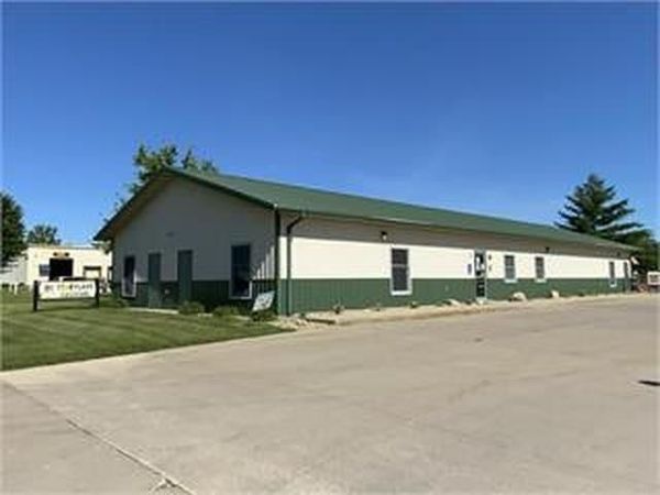 613 Grant Street, Manchester, IA 52057