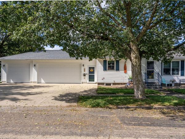 523 12th Avenue , De Witt, IA 52742