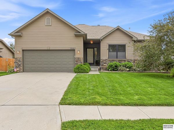 17029 Colleen Lane, Gretna, NE 68028