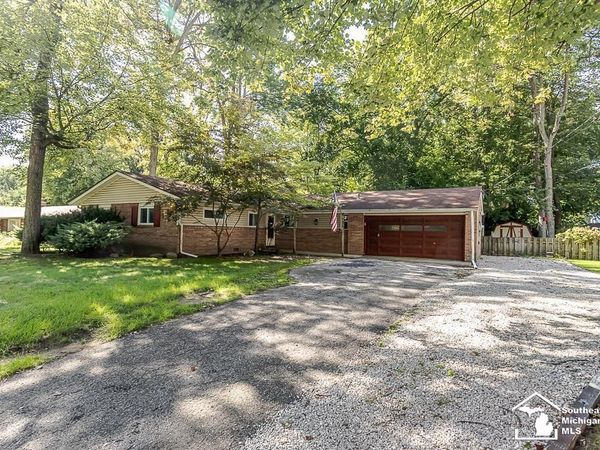 7679 Apache Trail, Temperance, MI 48182