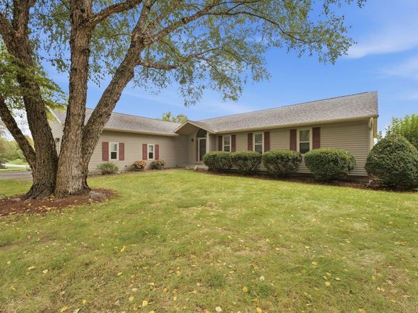 2656 BECKY THATCHER, Muscatine, IA 52761