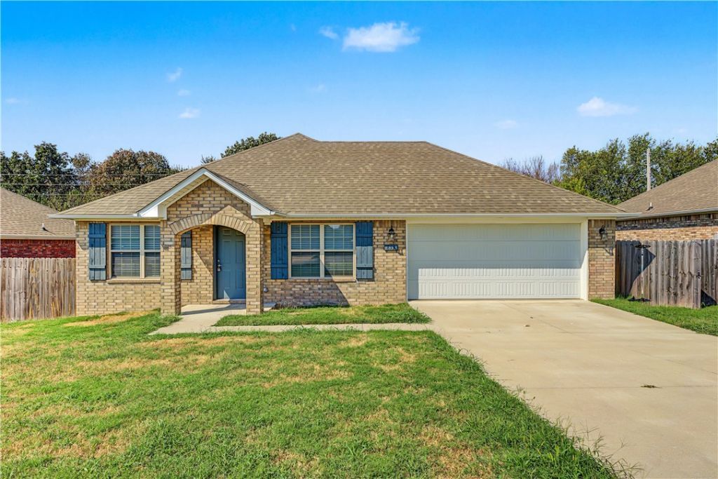 813 Saddlebrook Street, Gentry, AR 72734 Main Photo