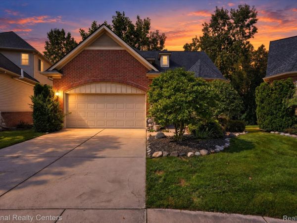 5590 River Park Drive, Waterford Township, Mi 48327