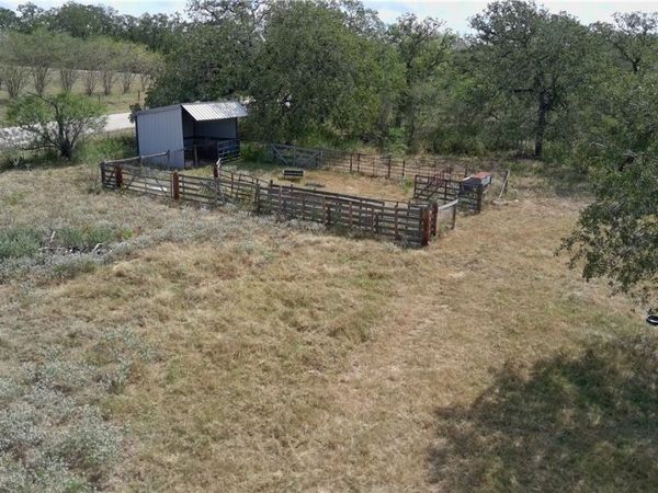 39 Dowdy , Kingsbury, TX 78638