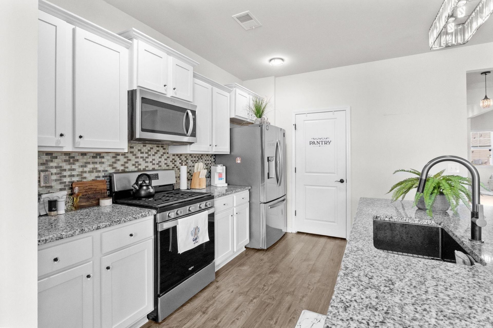 2253 Blackthorn Dr. Photo 6
