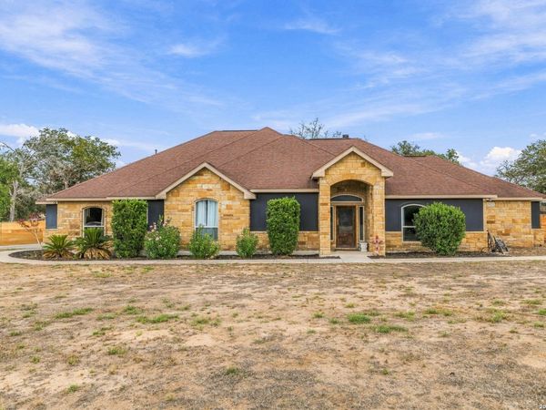 112 ABREGO KNOLL DR, Floresville, TX 78114