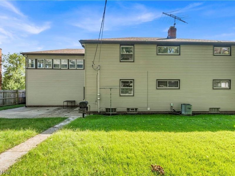 77 Solon Road, Unit 2/UP, Bedford, OH 44146 Photo 24