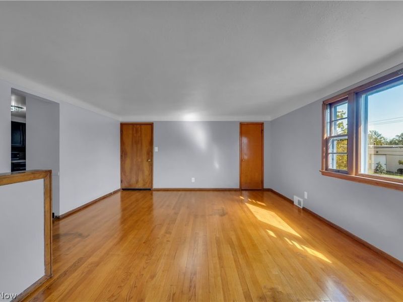 77 Solon Road, Unit 2/UP, Bedford, OH 44146 Photo 5