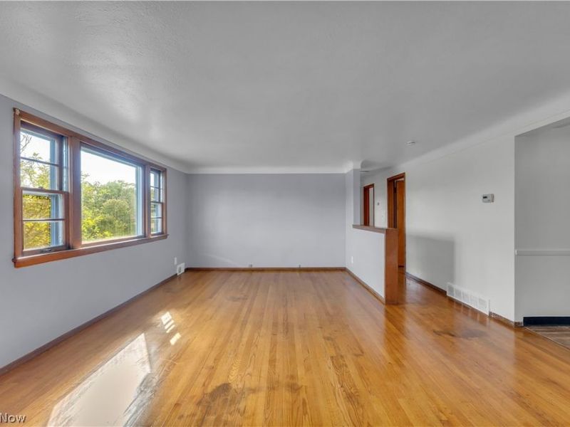 77 Solon Road, Unit 2/UP, Bedford, OH 44146 Photo 6