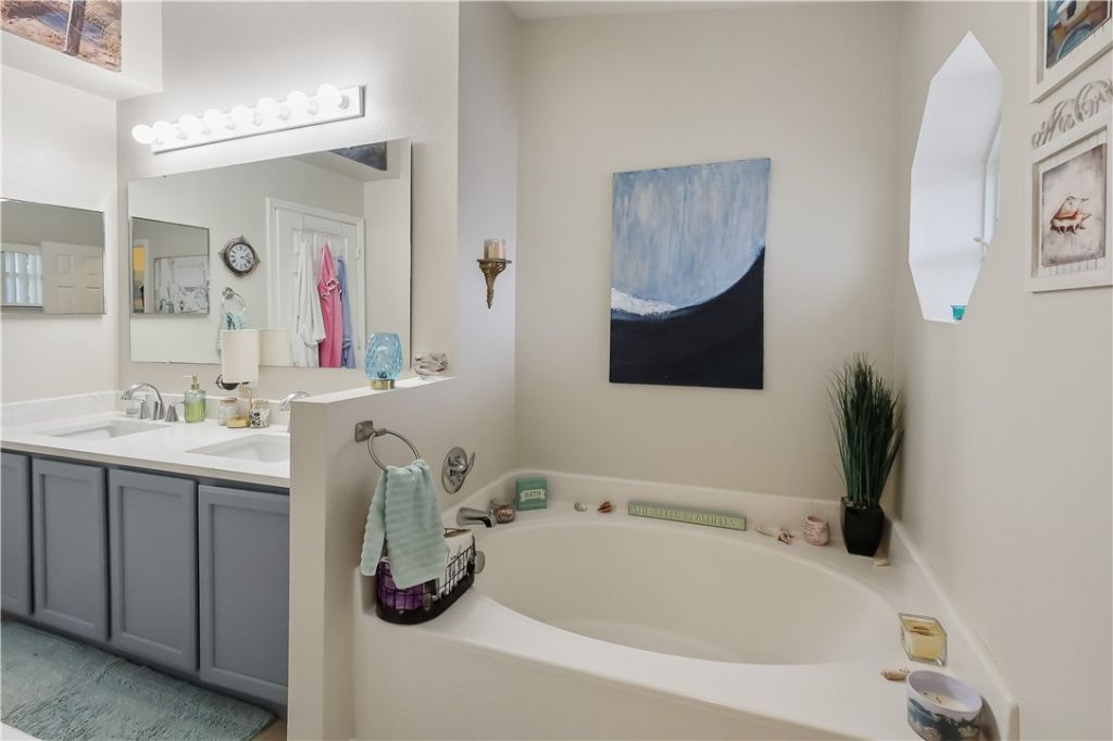 107 Morgan Circle , Sebastian, FL 32958 Photo