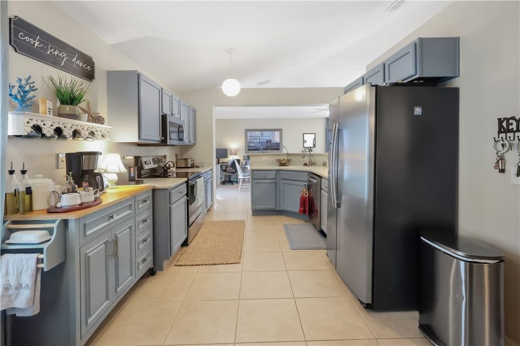 107 Morgan Circle , Sebastian, FL 32958 Photo