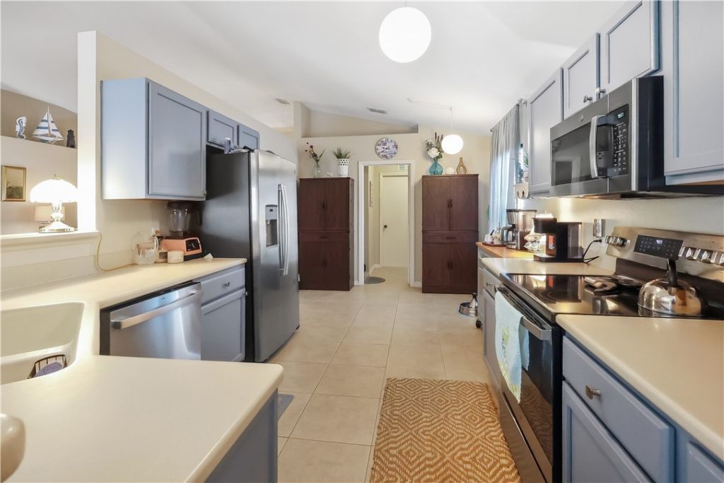 107 Morgan Circle , Sebastian, FL 32958 Photo