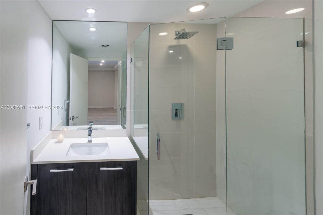 45 SW 9th St , Unit 3105, Miami, FL 33130 Photo