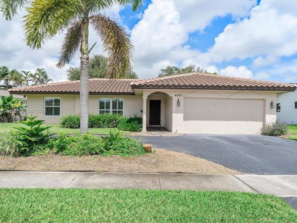 4801 N 36th Ct , Hollywood, FL 33021