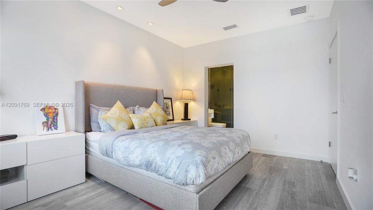 1460 Ocean Dr , Unit 407, Miami Beach, FL 33139 Photo