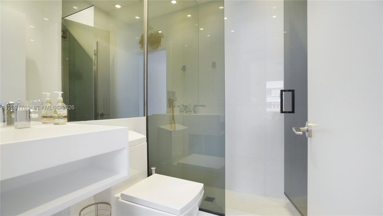 1460 Ocean Dr , Unit 407, Miami Beach, FL 33139 Photo