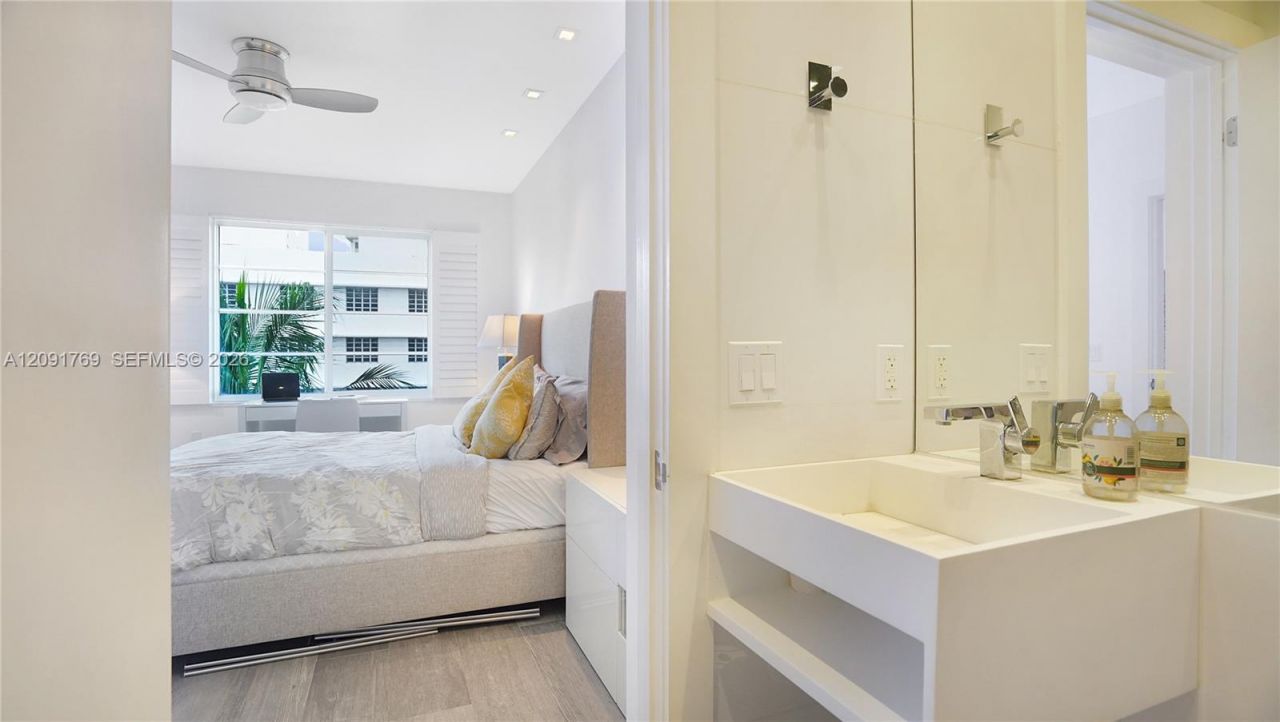 1460 Ocean Dr , Unit 407, Miami Beach, FL 33139 Photo
