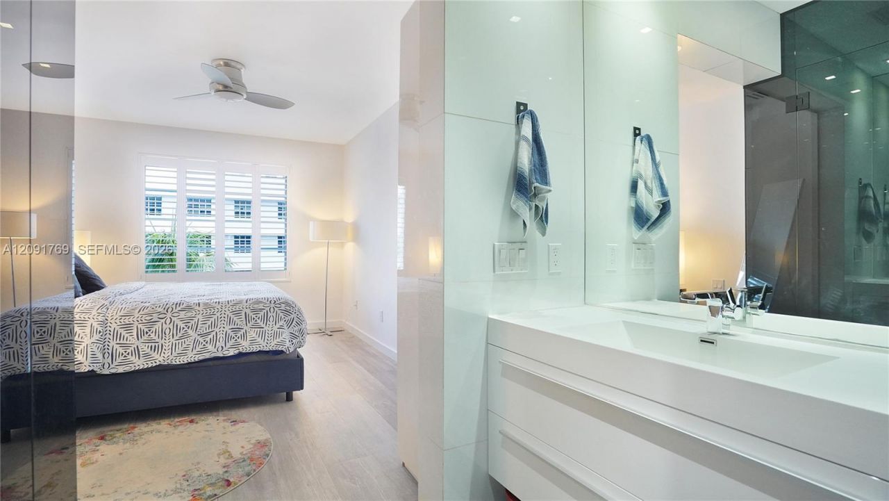 1460 Ocean Dr , Unit 407, Miami Beach, FL 33139 Photo
