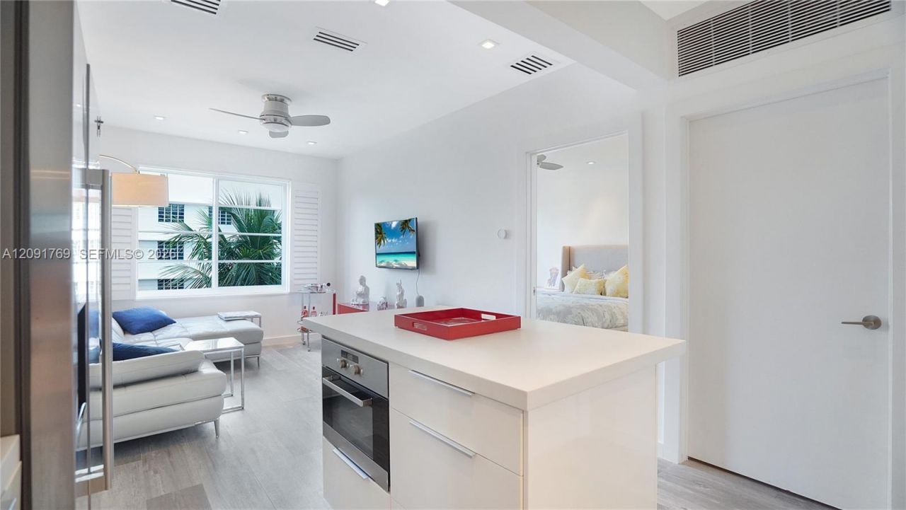 1460 Ocean Dr , Unit 407, Miami Beach, FL 33139 Photo